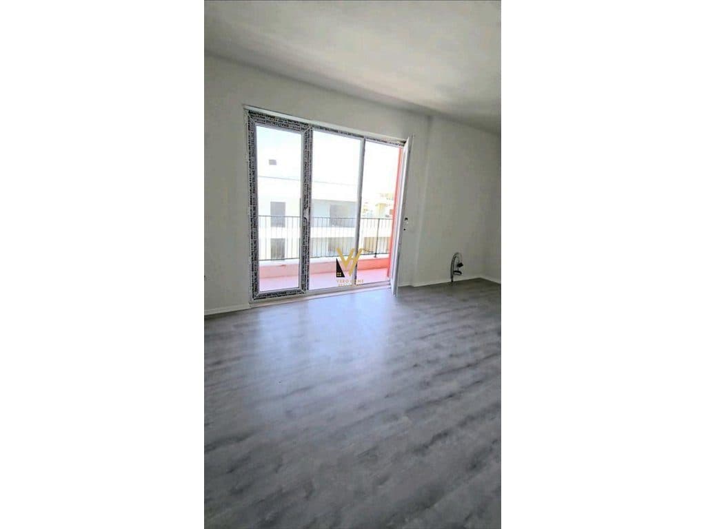 JEPET ZYRE 65 M2 ME QERA TE UNIVERS CITY 600 EURO