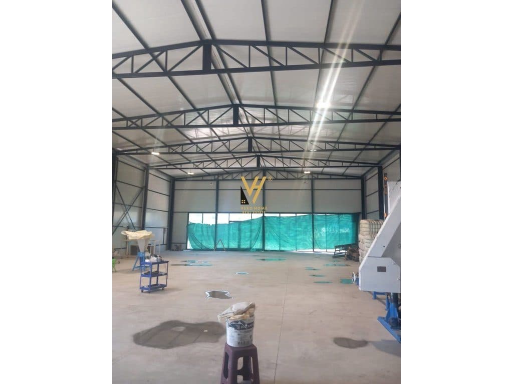 Jepet Magazine 1.200 m2 me qera ne Paskuqan