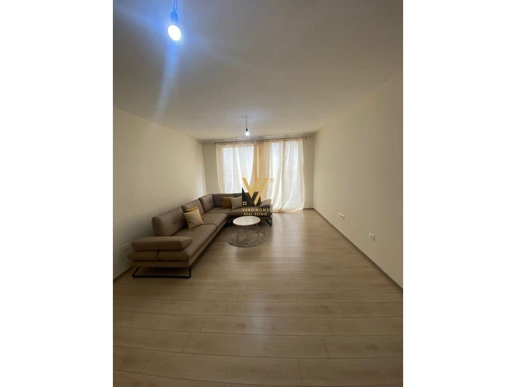JEPET ZYRE 105 M2 ME QERA TE RRUGA E DIBRES 600 EURO