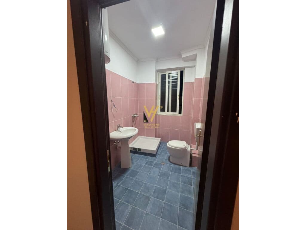 Shitet Garsoniere te Unaza e Re 40 m2