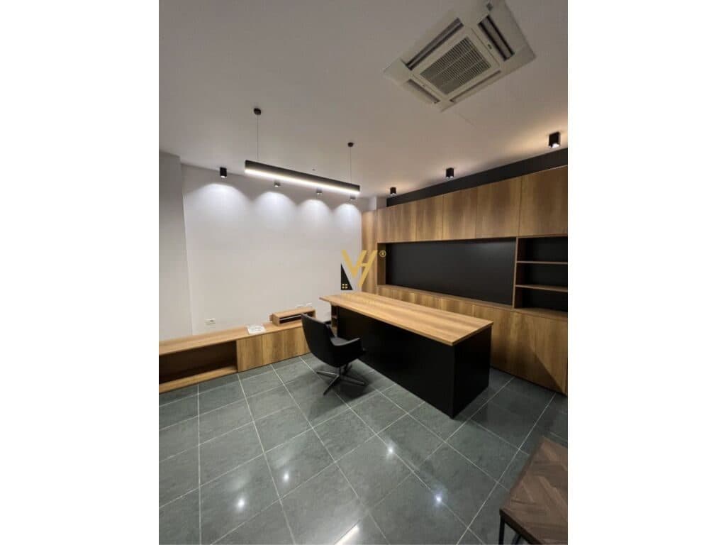 Jepet Ambient Biznesi me qera te Rruga e Kavajes 90 m2