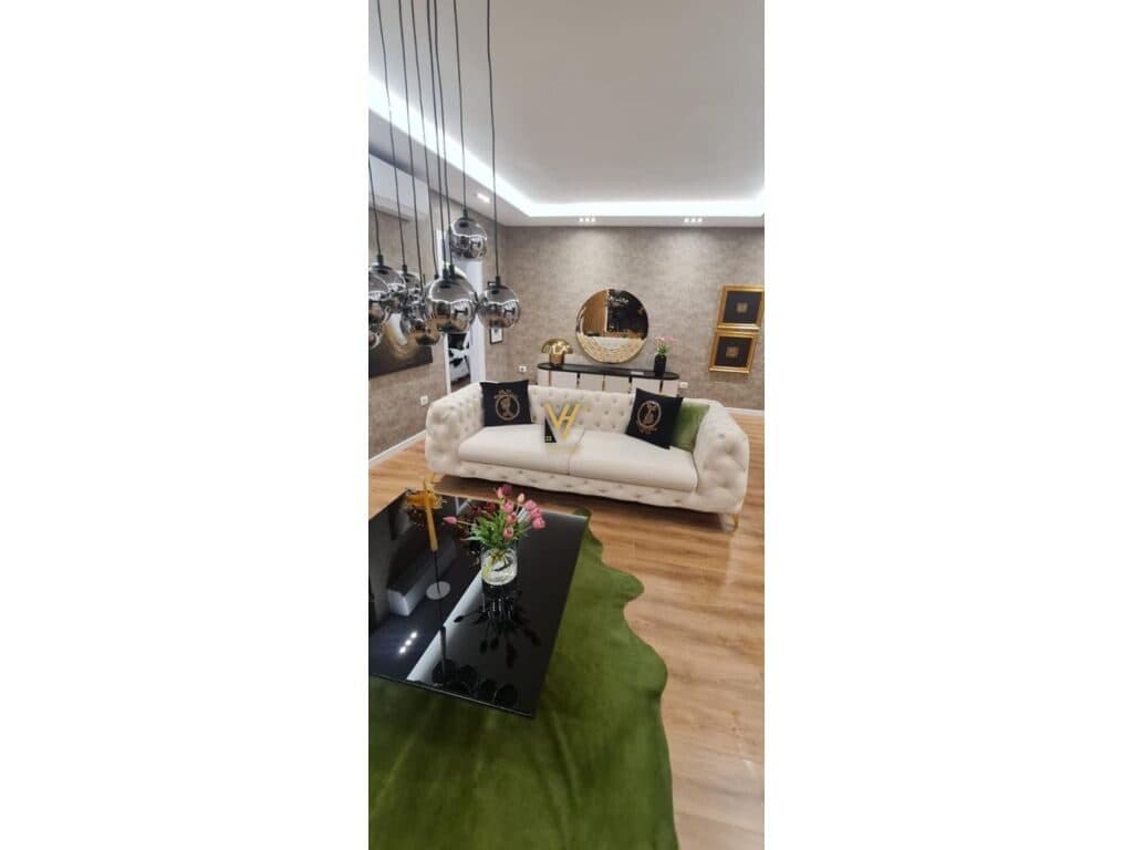 Jepet Apartament 2+1+ballkon me qera te Rruga e Barrikadave 88 m2