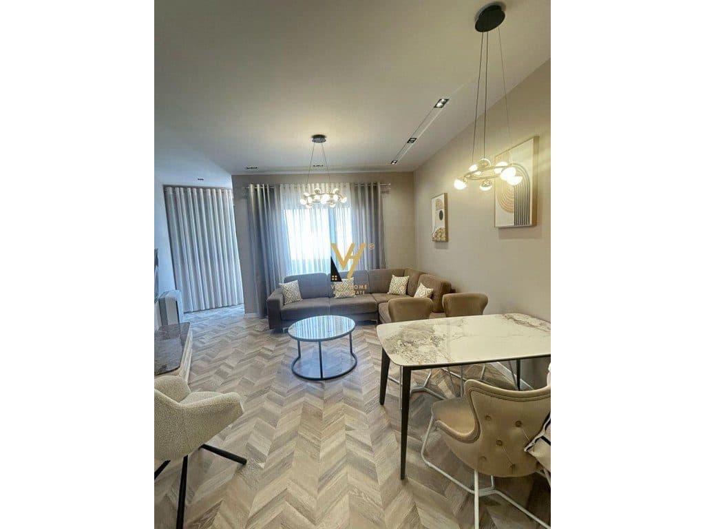 SHITET APARTAMENT 2+1+2+2 BLK NE QENDER, 9 KATESHET 360.000 EURO