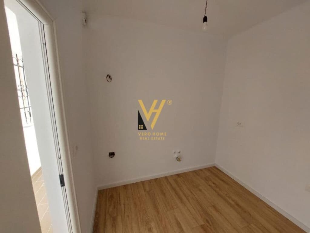 Shitet Apartament 2+1+ballkon te Shkolla Bajram Curri 72 m2 4