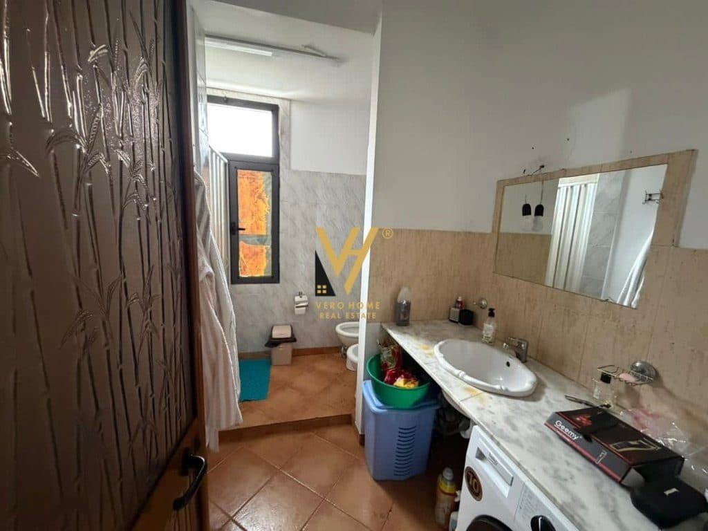 JEPET AMBIENT BIZNESI 80 M2 ME QIRA TE RRUGA E KAVAJES 60.000 LEKE 4