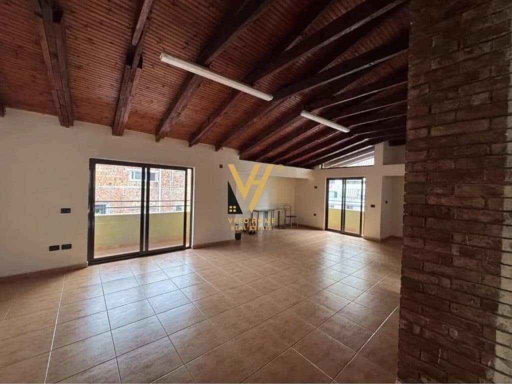 JEPET ZYRE 122 M2 ME QIRA TE BLLOKU 230.000 LEKE