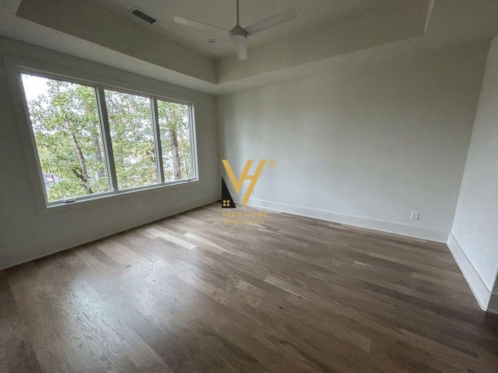 SHITET ZYRE 45 M2 TE PALLATI ME SHIGJETA 112.500 EURO