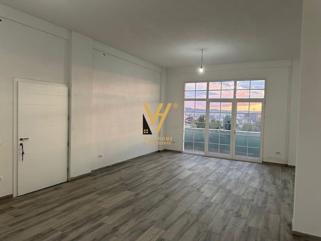 JEPET AMBIENT 250 M2 ME QIRA NE PASKUQAN 2.500 EURO 3