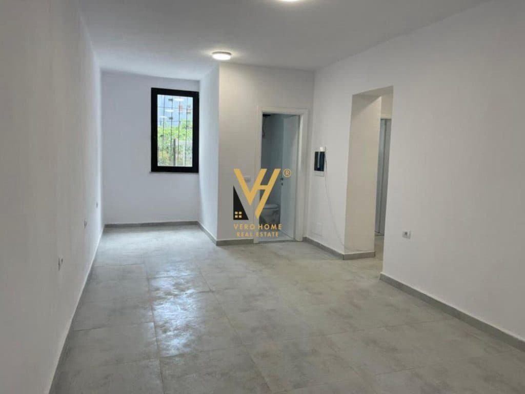 JEPET ZYRE 70 M2 ME QERA TE LULISHTJA, ISH EKSPOZITA 80.000 LEKE 2