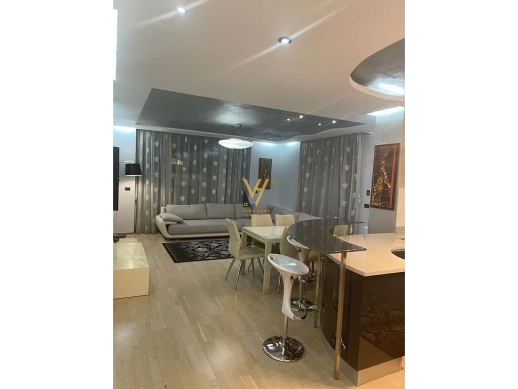 Shitet apartament 3+1+2 te Ish Ekspozita Sot 290 m2 2
