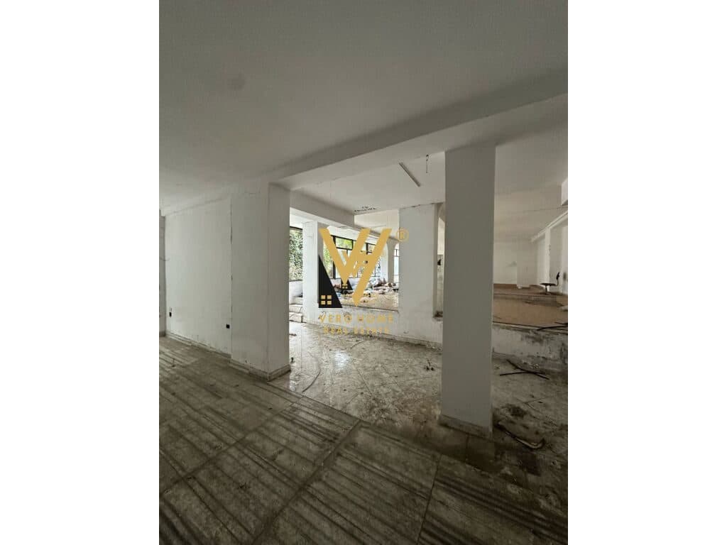 JEPET AMBJENT 700 M2 ME QERA TE RR.E ELBASANIT 5.000 EURO 4