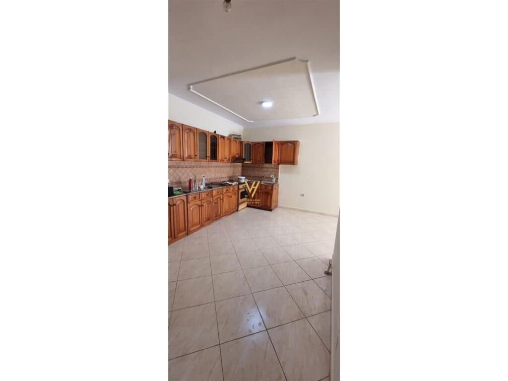 Jepet Zyre me qera te Komuna e Parisit 110 m2 2