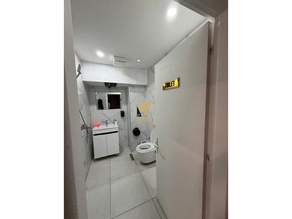 JEPET AMBIENT BIZNESI 115 M2 ME QIRA TE KOMUNA E PARISIT 2.000 EURO 3