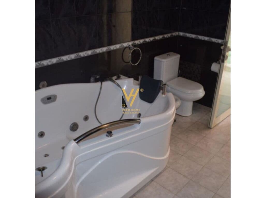 Shitet vile 3 kateshe te Rruga e Kavajes 466 m2 4