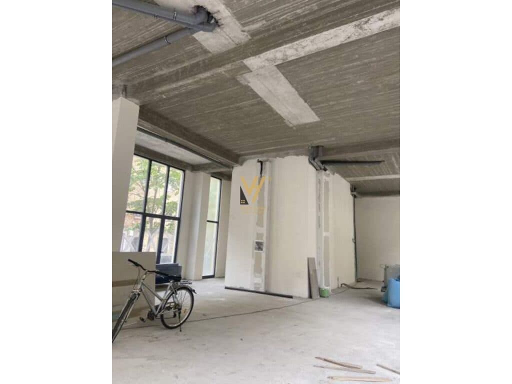 Jepet dyqan me qera te Rruga Irfan Tomini 200 m2