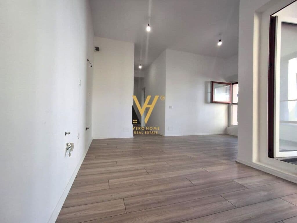 Shitet Apartament 1+1+ballkon te Mangalemi , Ali Demi 67 m2