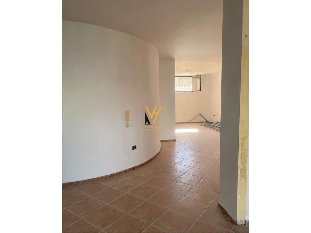 JEPET AMBIENT BIZNESI 100 M2 ME QIRA NE XHAMLLIK 60.000 LEKE