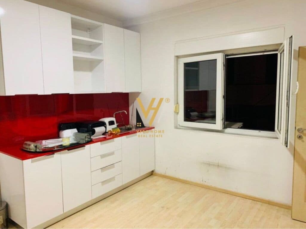 Jepet Zyre me qera te Rruga e Durresit 140 m2 4