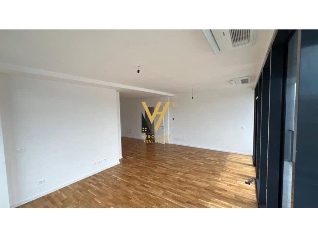 JEPET ZYRE 136M2 ME QERA TE RRUGA E KOSOVARVE 1.400 EURO 2