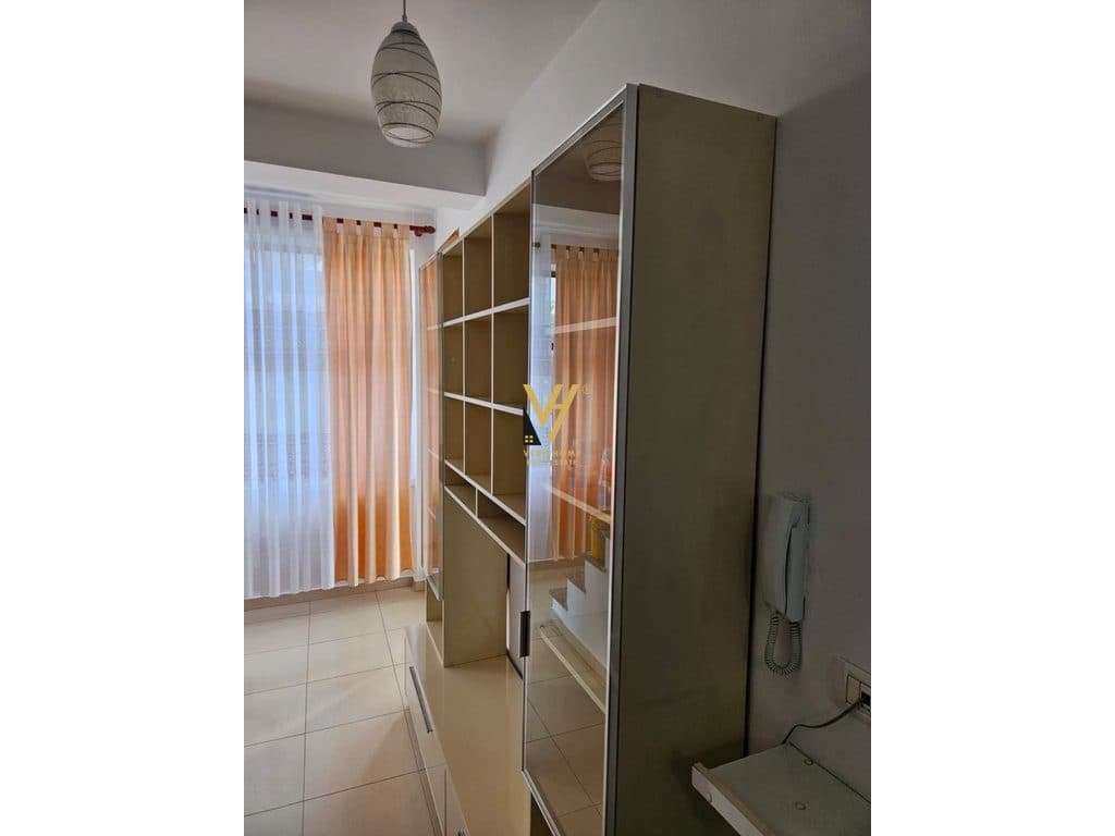 JEPET HYRJE 3+1+VERANDE ME QERA NE ALLIAS 60.000 LEKE 4
