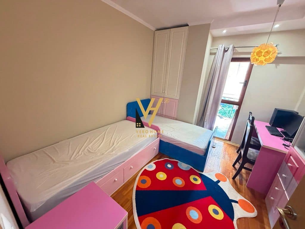 JEPET APARTAMENT 2+1+2+3 BLK ME QERA RRUGA E BARRIKADAVE 85.000 LEKE 4