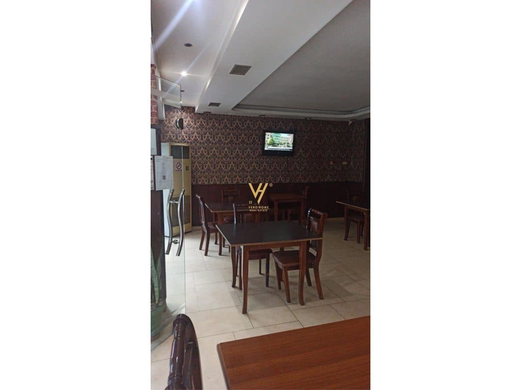 SHITET LOKAL 130 M2 NE FIER 130.000 EURO 1