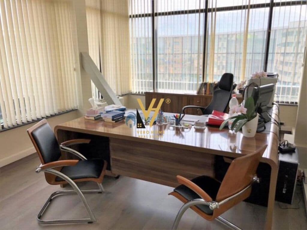 Jepet Zyre me qera te Ish Ekspozita Sot 122 m2