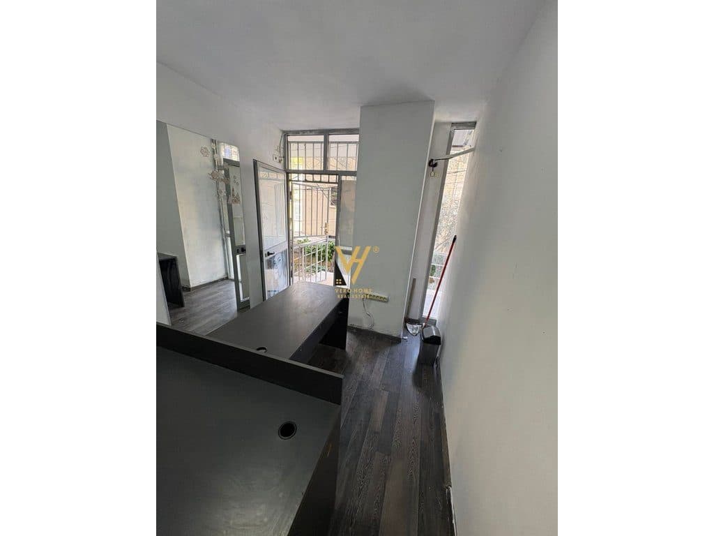 JEPET ZYRE 15 M2 ME QIRA TE KOMUNA E PARISIT 15.000 LEKE 2
