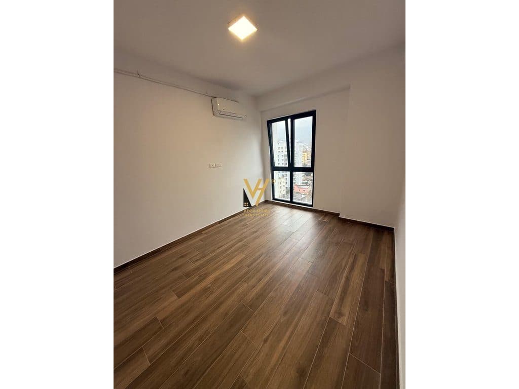 JEPET ZYRE 105 M2 ME QIRA TE FARMACIA 10- 550 EURO 2