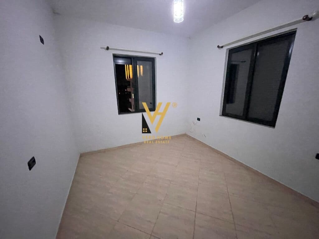 Jepet Apartament 3+1+2+ballkon me qera te Rruga Peti 95 m2