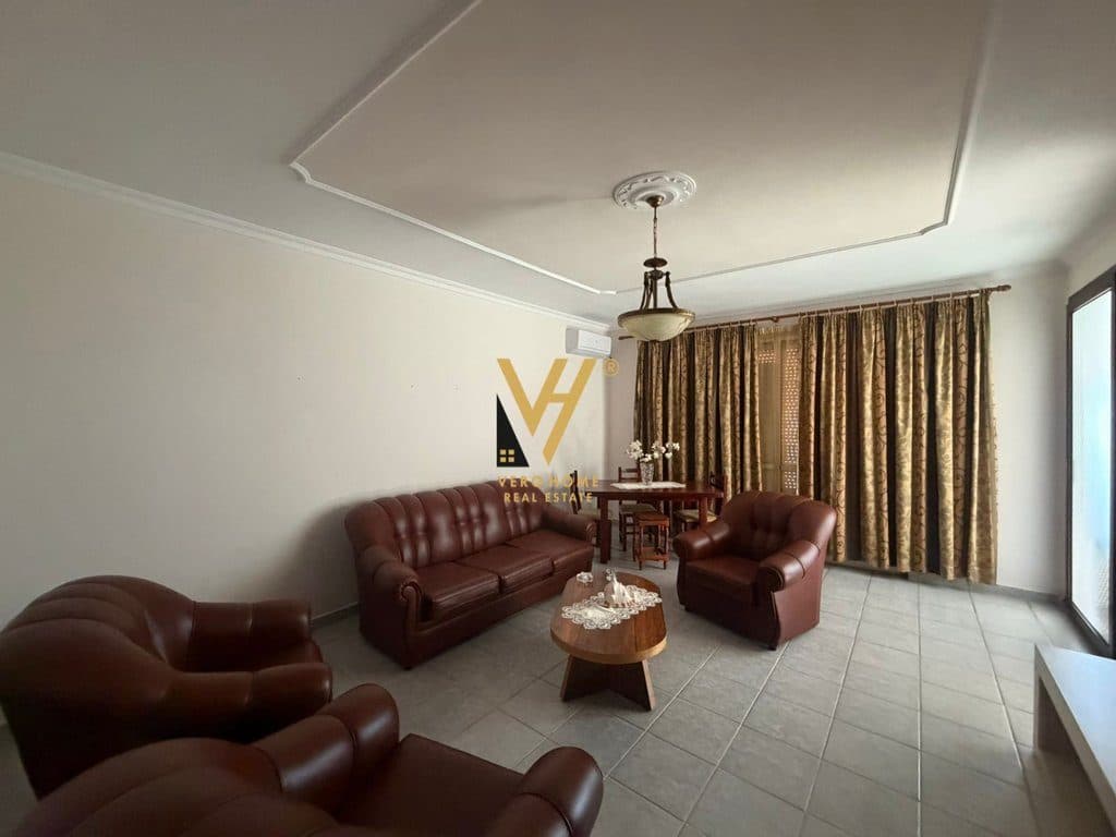JEPET APARTAMENT 4+1+2 ME QERA TE RRUGA FORTUZI 100.000 LEKE