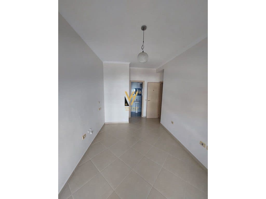 JEPET APARTAMENT 1+1 ME QIRA TE KOMUNA E PARISIT 80.000 LEKE 4