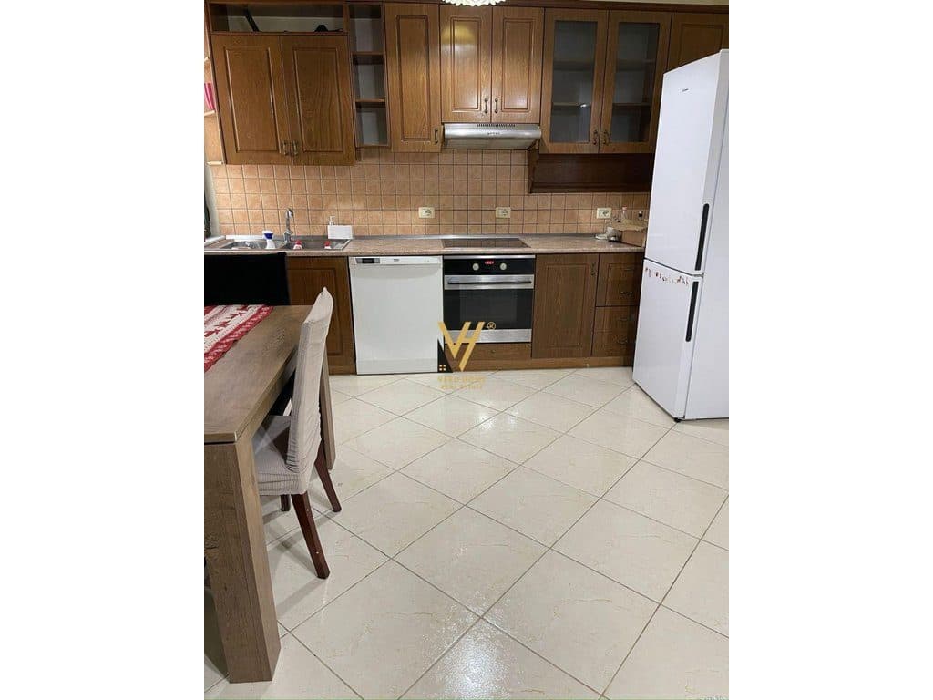 JEPET APARTAMENT 1+1+BLK ME QERA TE SELVIA 60.000 LEKE 2