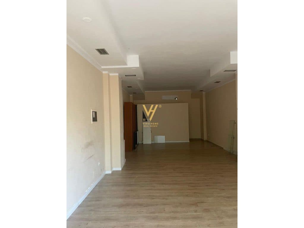 JEPET AMBIENT BIZNESI 70 M2 ME QERA TEK ISH EKSPOZITA 70.000 LEKE