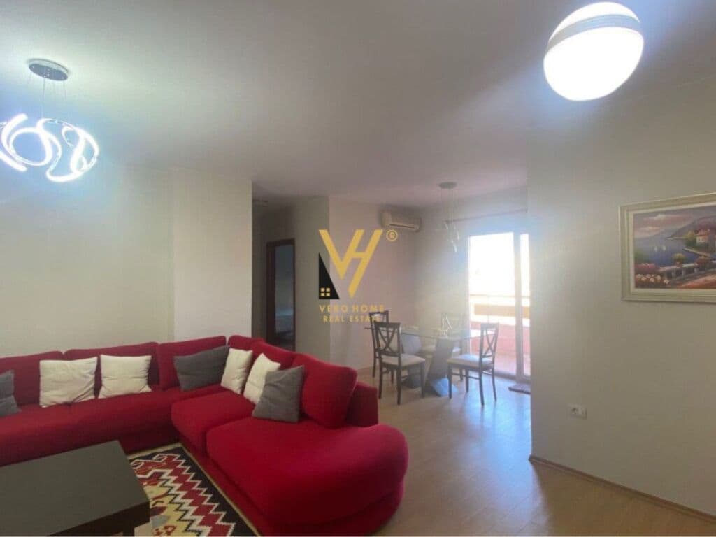Jepet Apartament 2+1+2+ballkon me qera perball Delijorgjit 100 m2