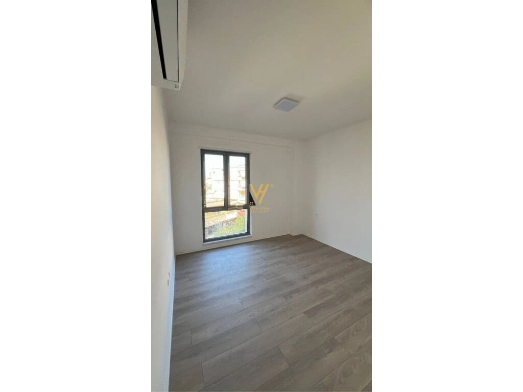 Jepet zyre me qera te Rruga e Durresit 110 m2 4