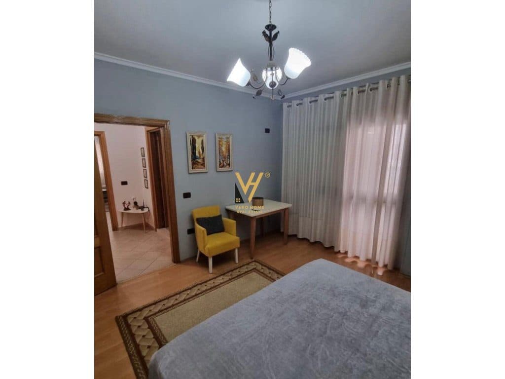 JEPET APARTAMENT 1+2+BLK ME QIRA TE RR. PETRO NINI LUARASI 60.000 LEKE 3