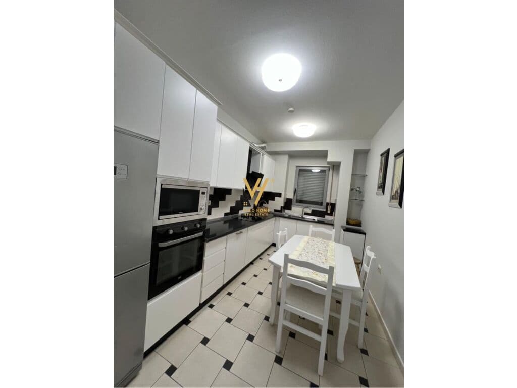 Jepet Apartament 2+1+2+ballkon me qera te Rruga Myslym Shyri 140 m2 3