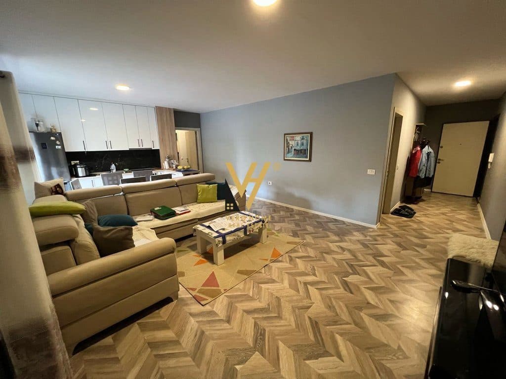 JEPET APARTAMENT 2+1+BLK ME QERA TE 5 MAJI 1.000 EURO 2