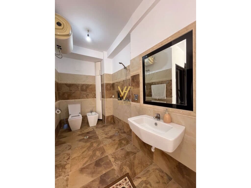 Shitet apartament dublex te Kodra e Diellit 245 m2 2