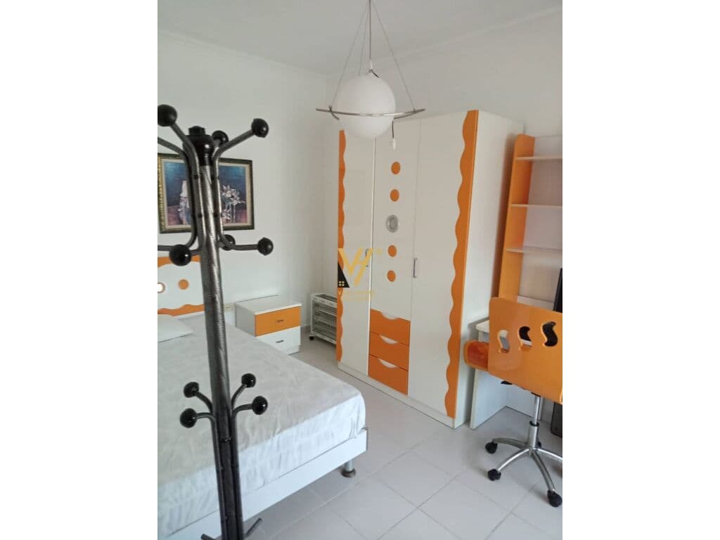 Jepet Apartament 2+1+ballkon me qera te Komuna e Parisit 80 m2 4