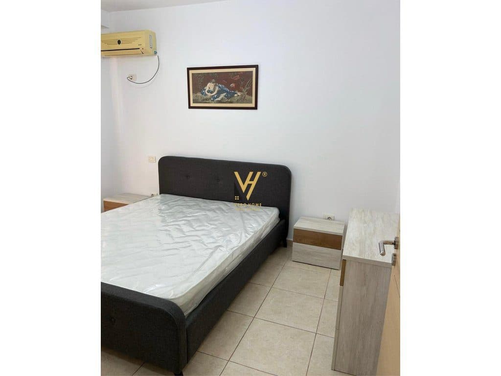 JEPET APARTAMENT 2+1 ME QERA TE RR.KONGRESI MANASTIRIT 63.000 LEKE 4