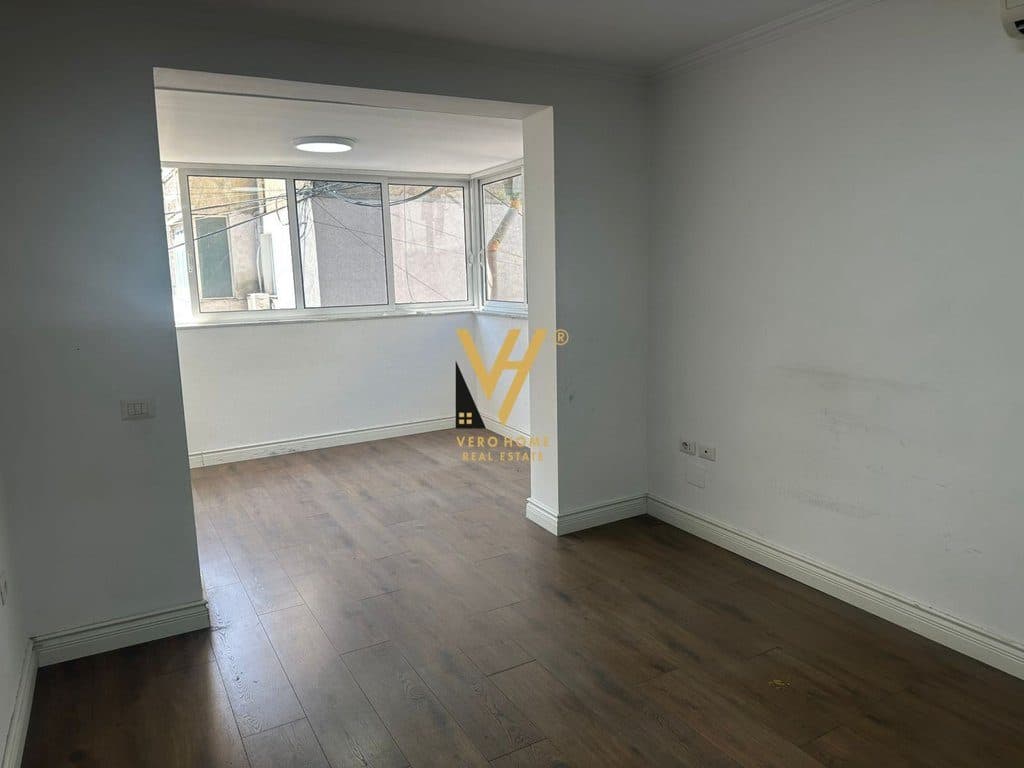 JEPET ZYRE 120M2 ME QERA NE BLLOK 1.000 EURO 3