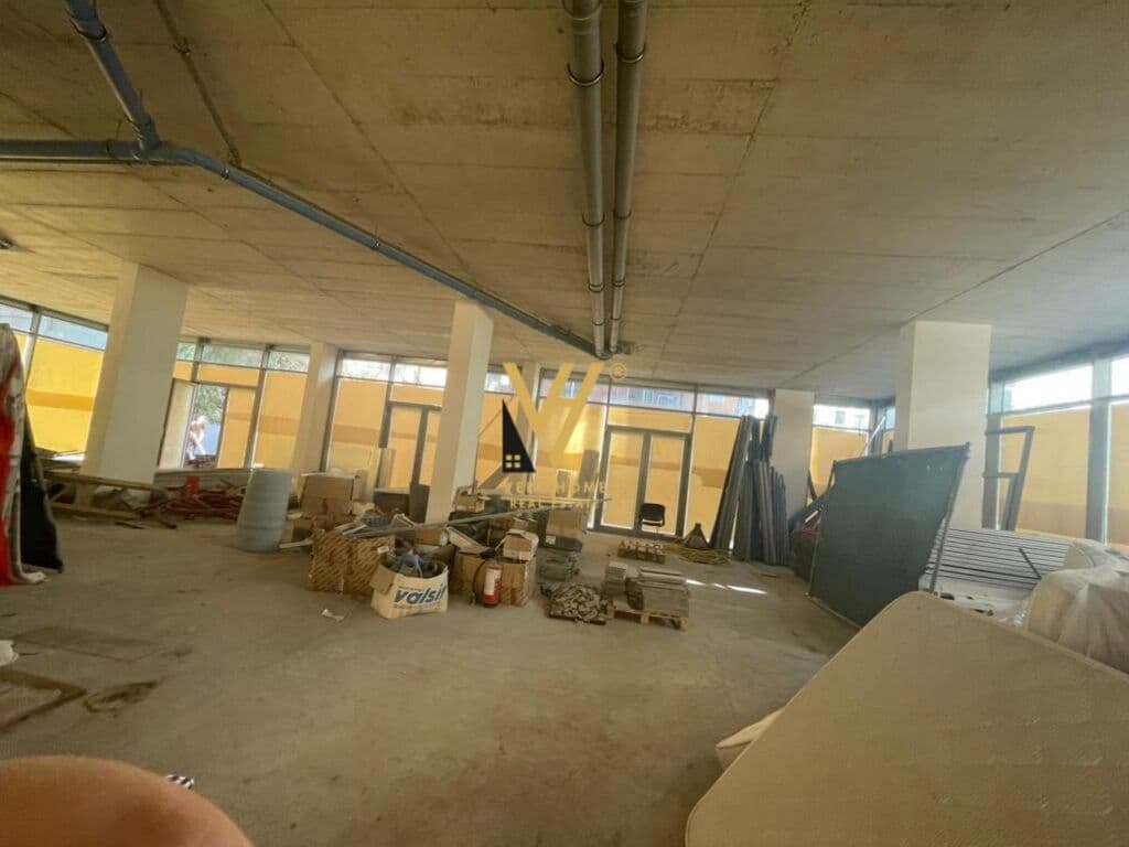 Jepet Dyqan me qera te Rruga e Elbasanit 376 m2 3