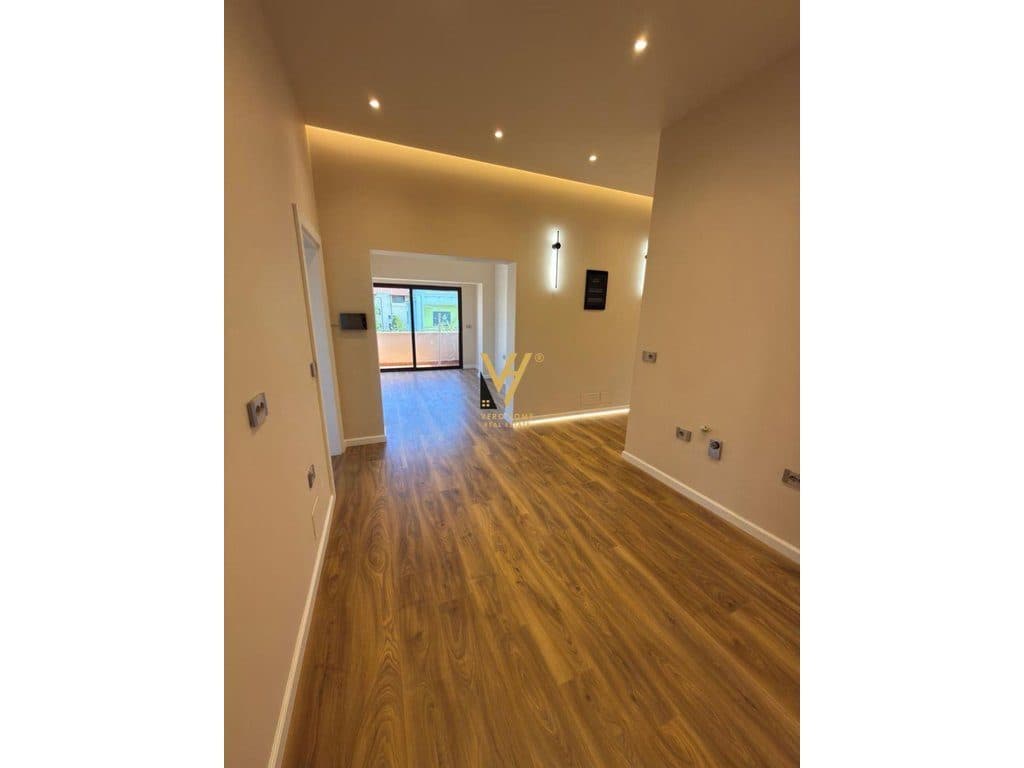 JEPET HYRJE 4+1+2 ME QERA TE VILAT GJERMANE 1.900 EURO