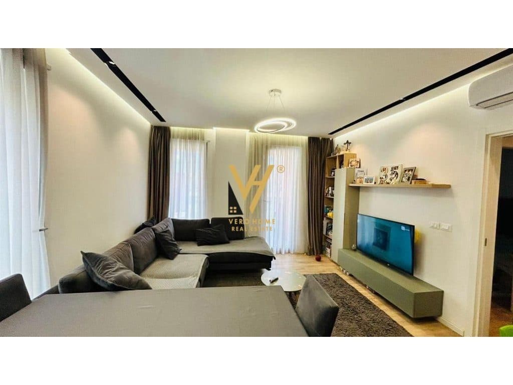 SHITET APARTAMENT 1+1+BLK TE FOLEJA E GJELBER, RING CENTER 195.000 EURO