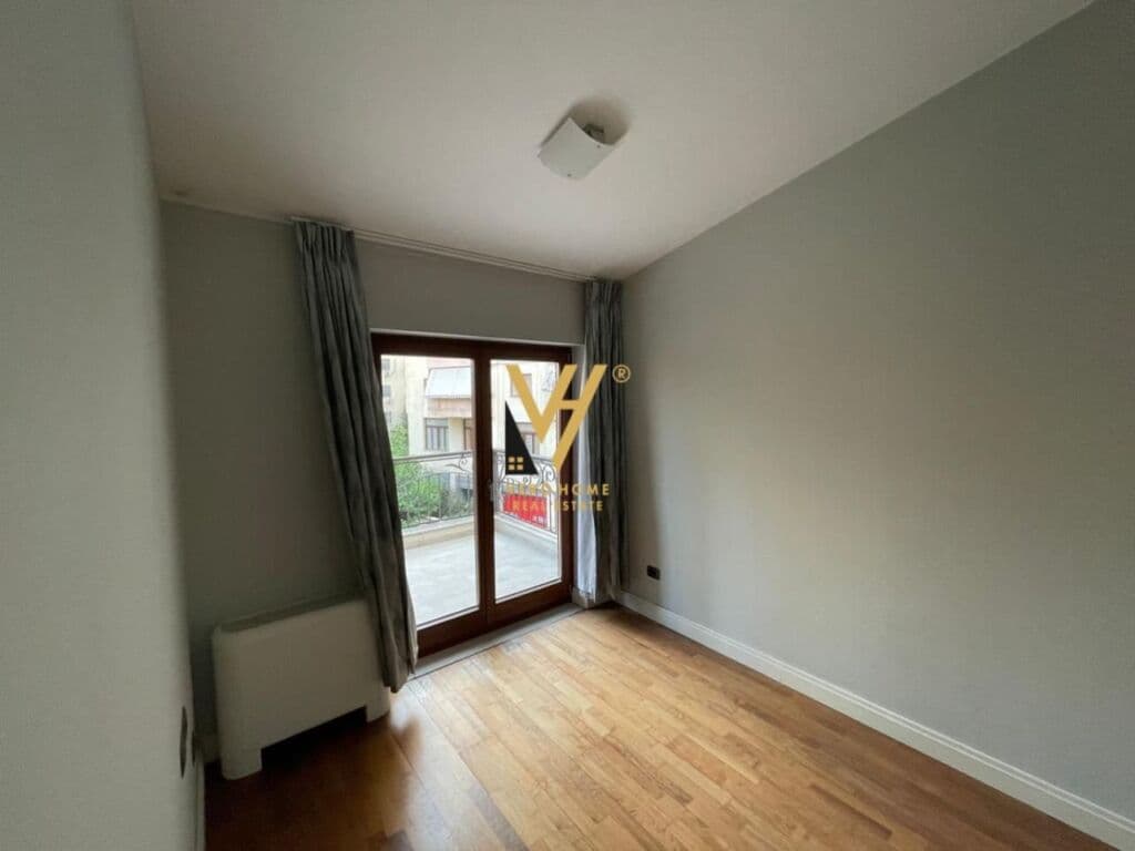 Jepet vile Tre Kateshe me qera te Komuna e Parisit 540 m2