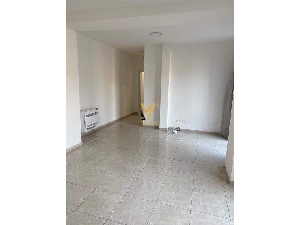 JEPET ZYRE 90 M2 ME QERA TE PAZARI I RI 80.000 LEKE 3