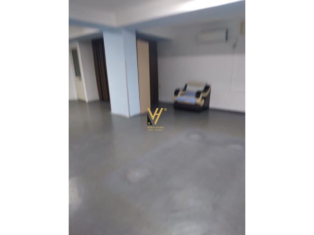 Jepet dyqan me qera te 21 Dhjetori 67 m2 2