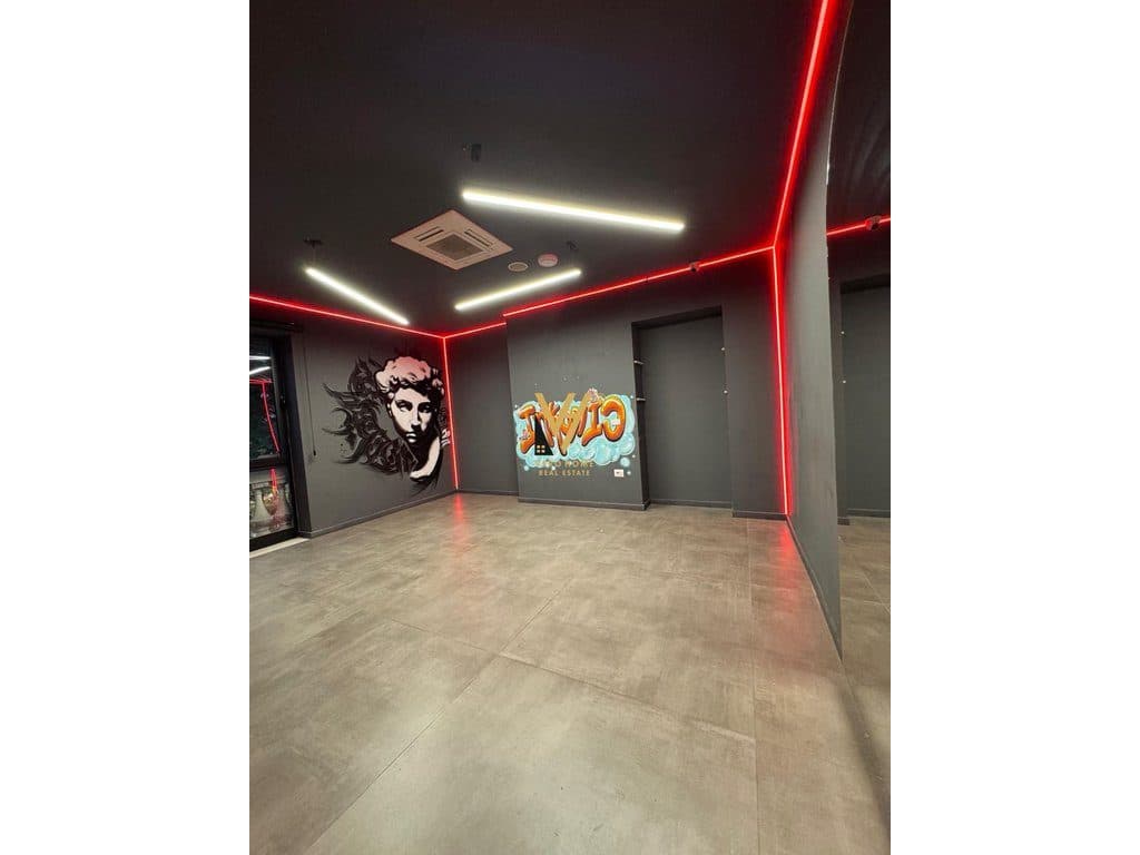 JEPET AMBIENT 100M2 ME QERA TE BLLOKU 2.200 EURO
